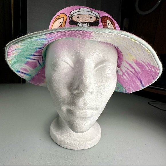 Friends Television Show MAD Engine Pink/Tie Dyed Reversible Bucket Hat - Picture 3 of 8